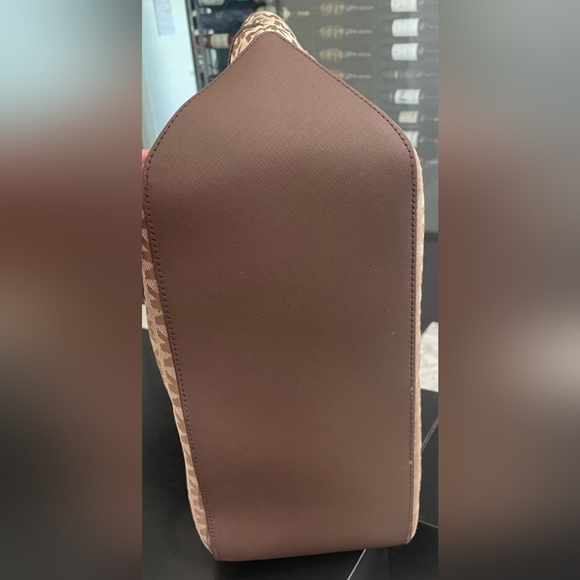 Michael Kors Leather Tote with Leather Strap - GET IT NOW FOR $27 - Picture 6 of 6